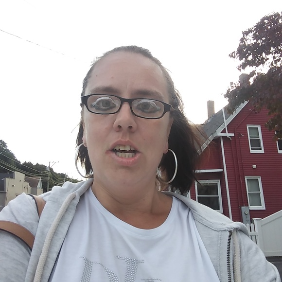 Meet your Posher, Jennifer - Picture 1 of 1